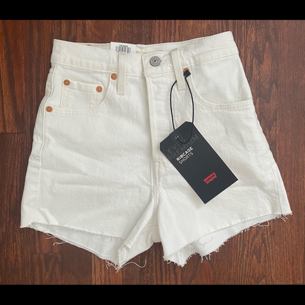 LEVI'S RIBCAGE WOMENS SHORTS- size 24
